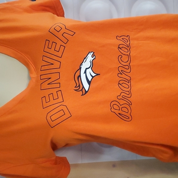 Nike Dri-Fit  Denver Broncos Team Graphic V-Neck Tee Size M - Picture 2 of 7